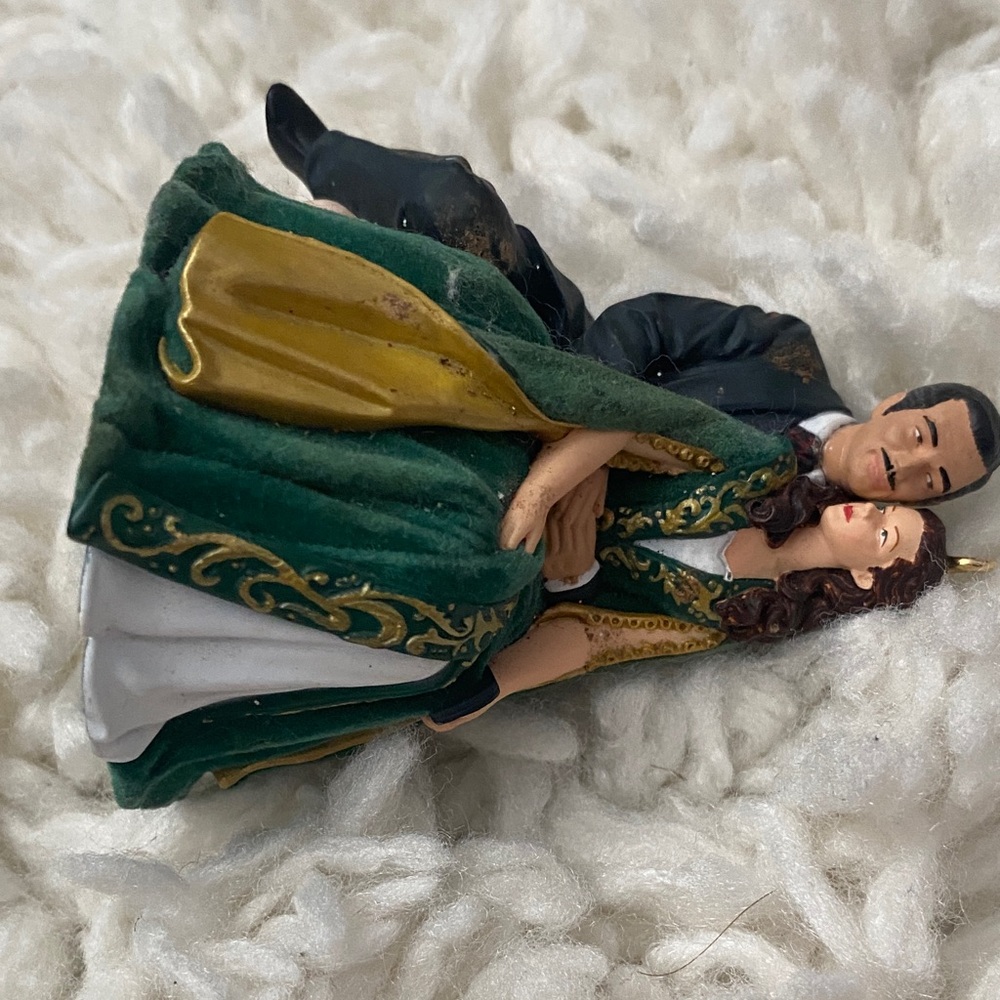 Vintage hallmark gone with the wind 2004 Scarlett o’Hara & Rhett Xmas ornament - Picture 11 of 16